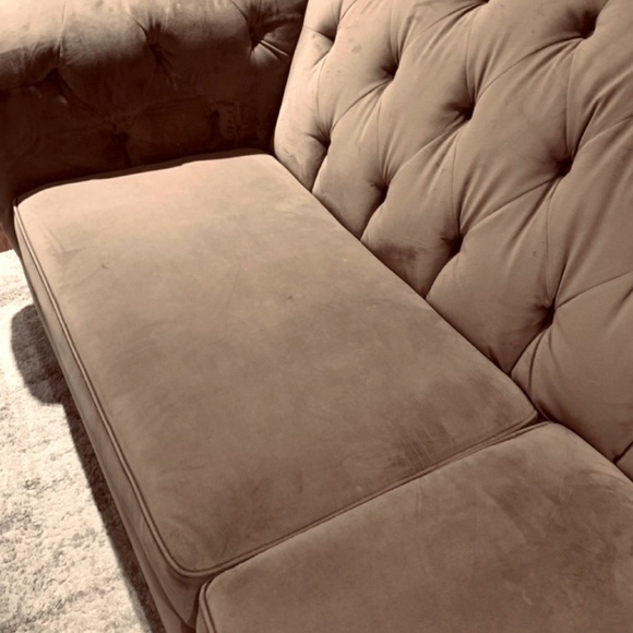 LUXURIOUS VELVET CHESTERFIELD SOFA IN TAUPE - Picture 6 of 8